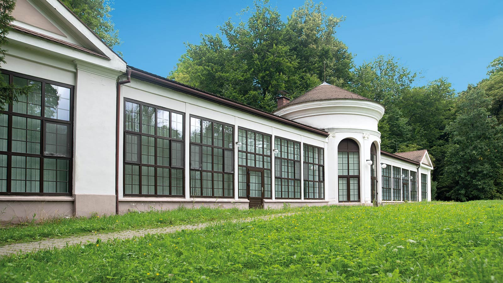 Exteriér kúpeľného pavilónu